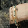 Armbandenset drie armbanden goud met groen en blauwe edelstenen