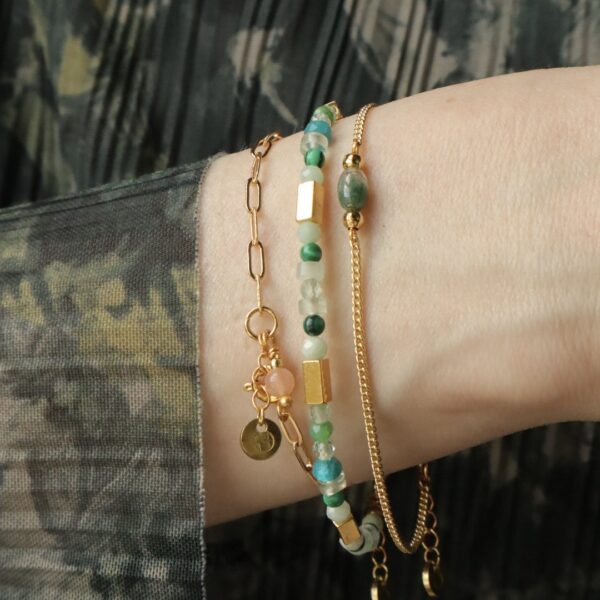 Armbandenset drie armbanden goud met groen en blauwe edelstenen
