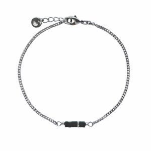 Subtiele schakelarmband in zilver met schijfjes van donkergroene zandsteen.