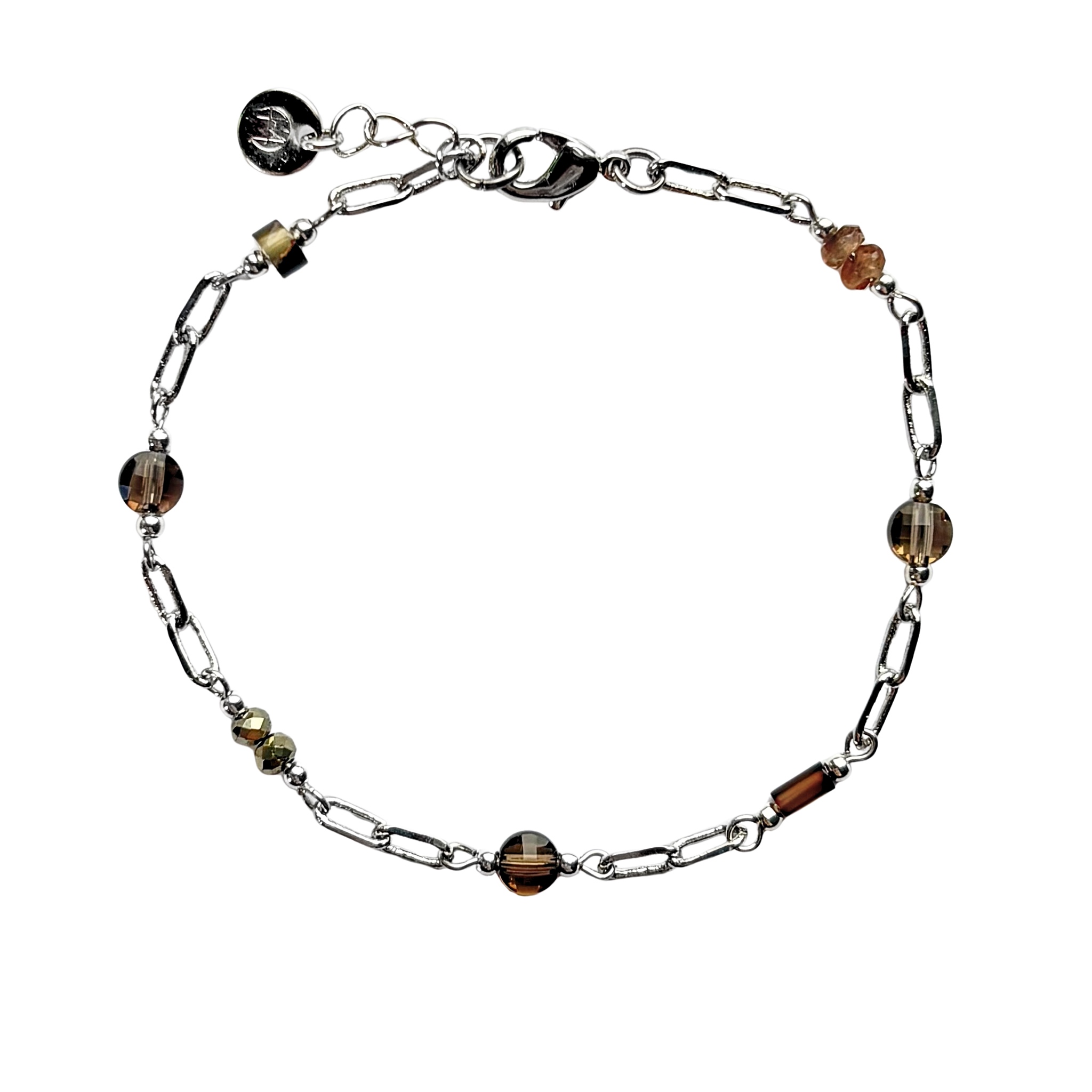 Schakelarmband in zilver kleur met verschillende bruine edelsteentjes.