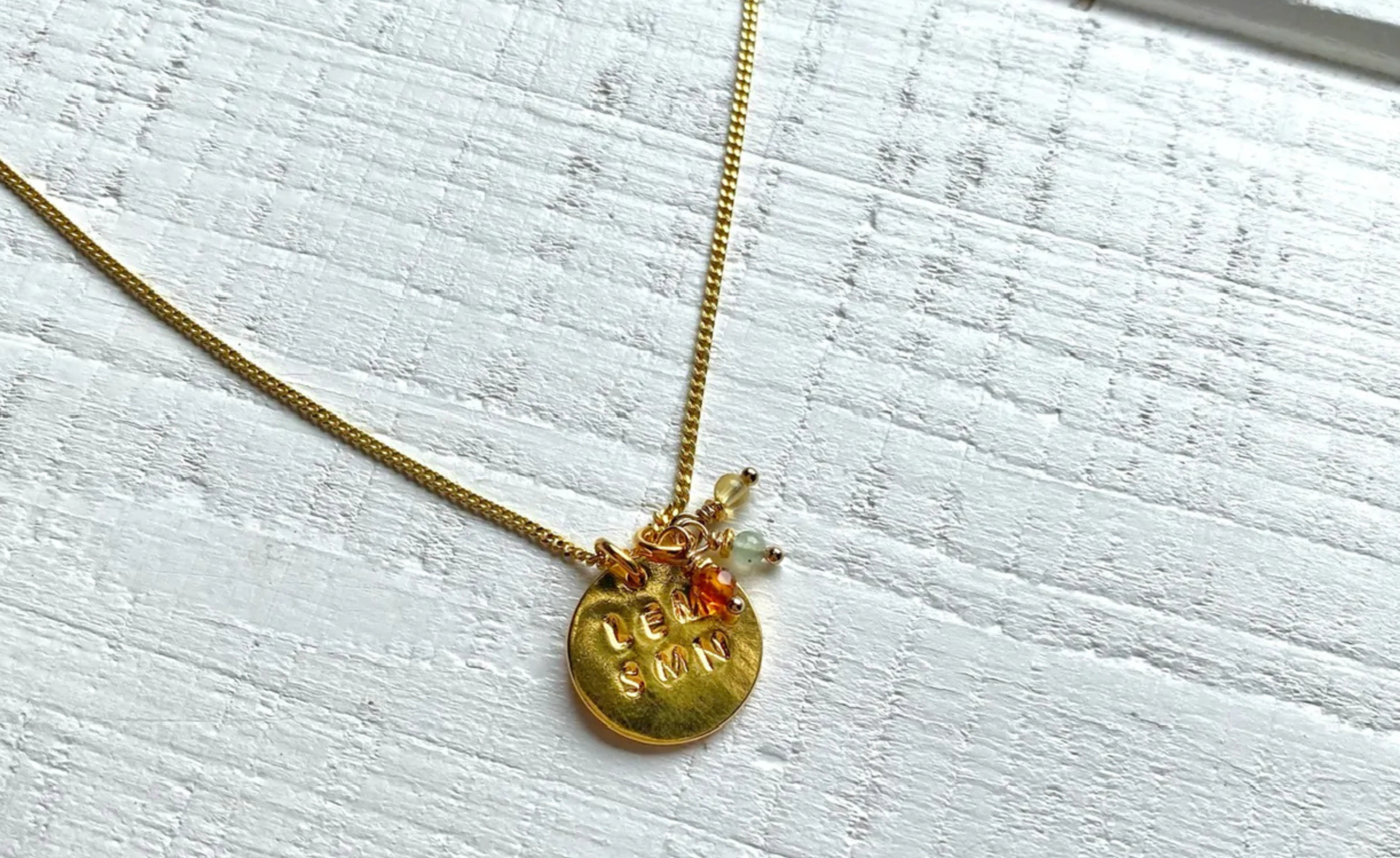  Carys ketting met initialen en sterrenbeeld edelstenen 
