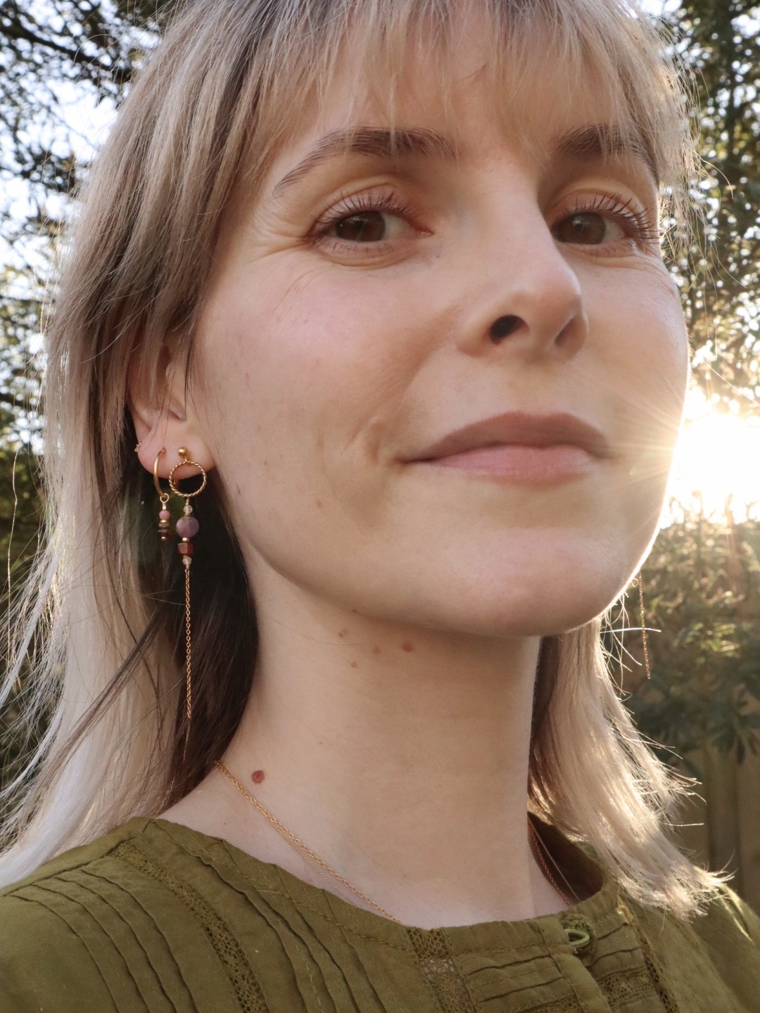 Marit-Marbles-by-MG Op de foto staat Marit, de eigenaresse, ontwerper en maker van de sieraden van Marbles by MG