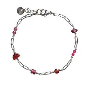 Zilveren edelsteen schakelarmband met verschillende soorten granaat en korund in rood, paars en roze.