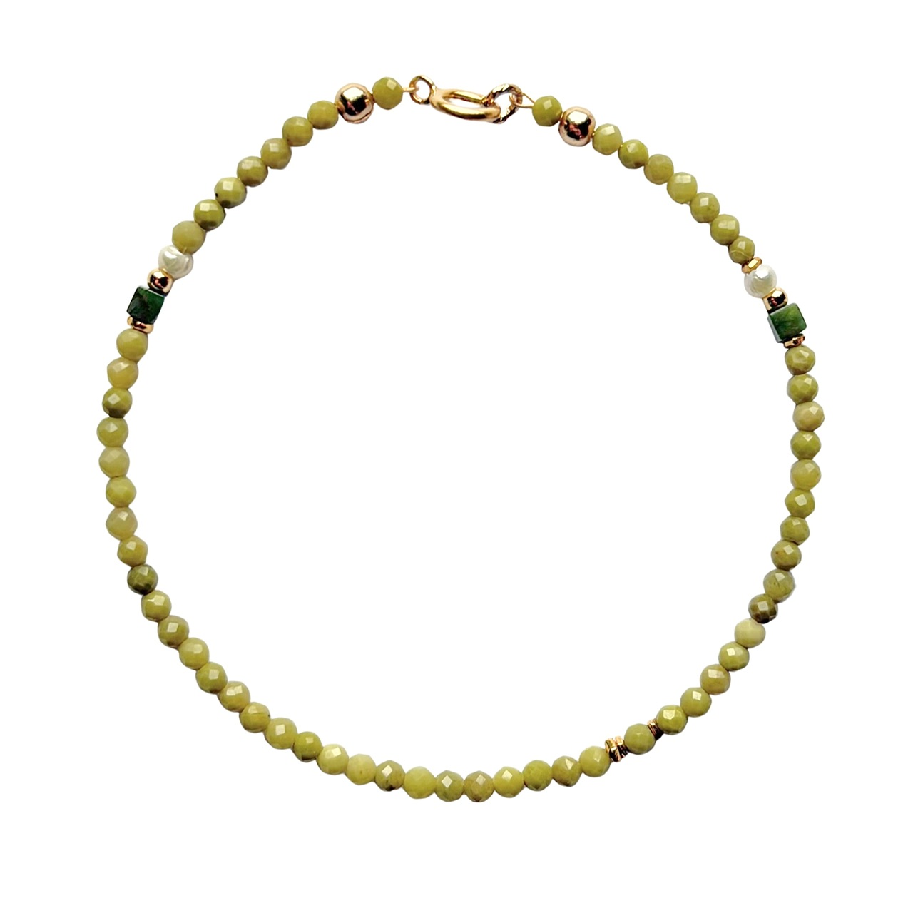 Kralenarmband met groene agaat, groene jade en zoetwaterparels.