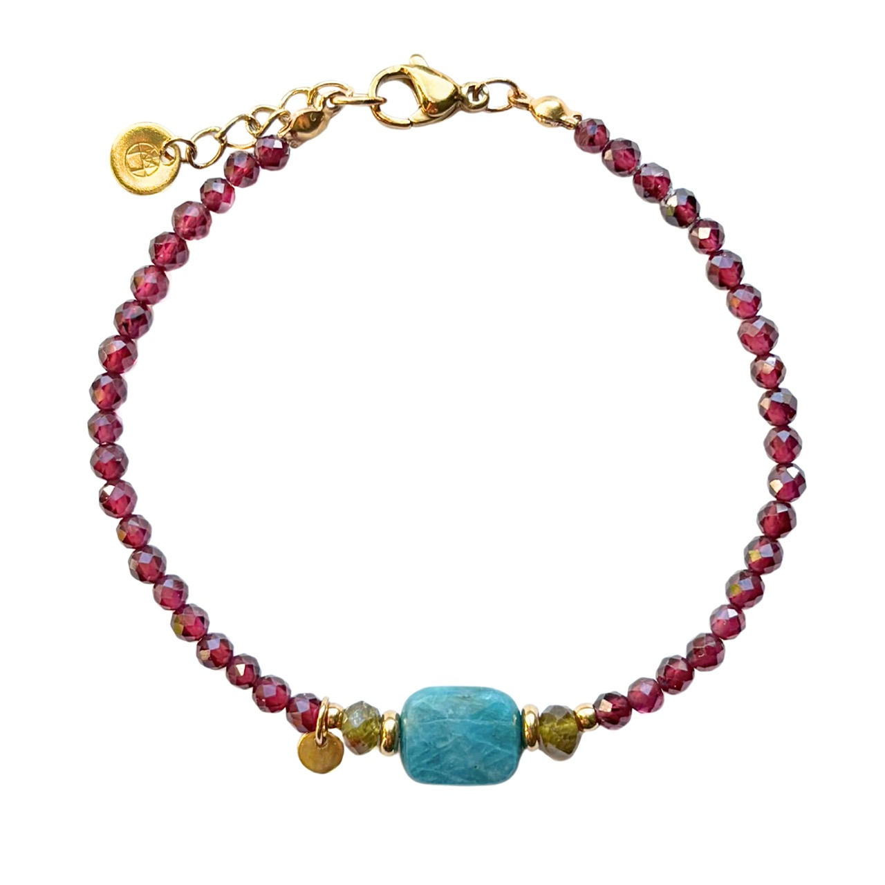 Kralenarmband van apatiet en twee soorten granaat. Afgewerkt met stainless steel.