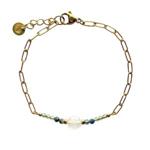 Schakelarmbans Siloe met een muntje van maansteen, kraaltjes van toermalijn en apatiet.