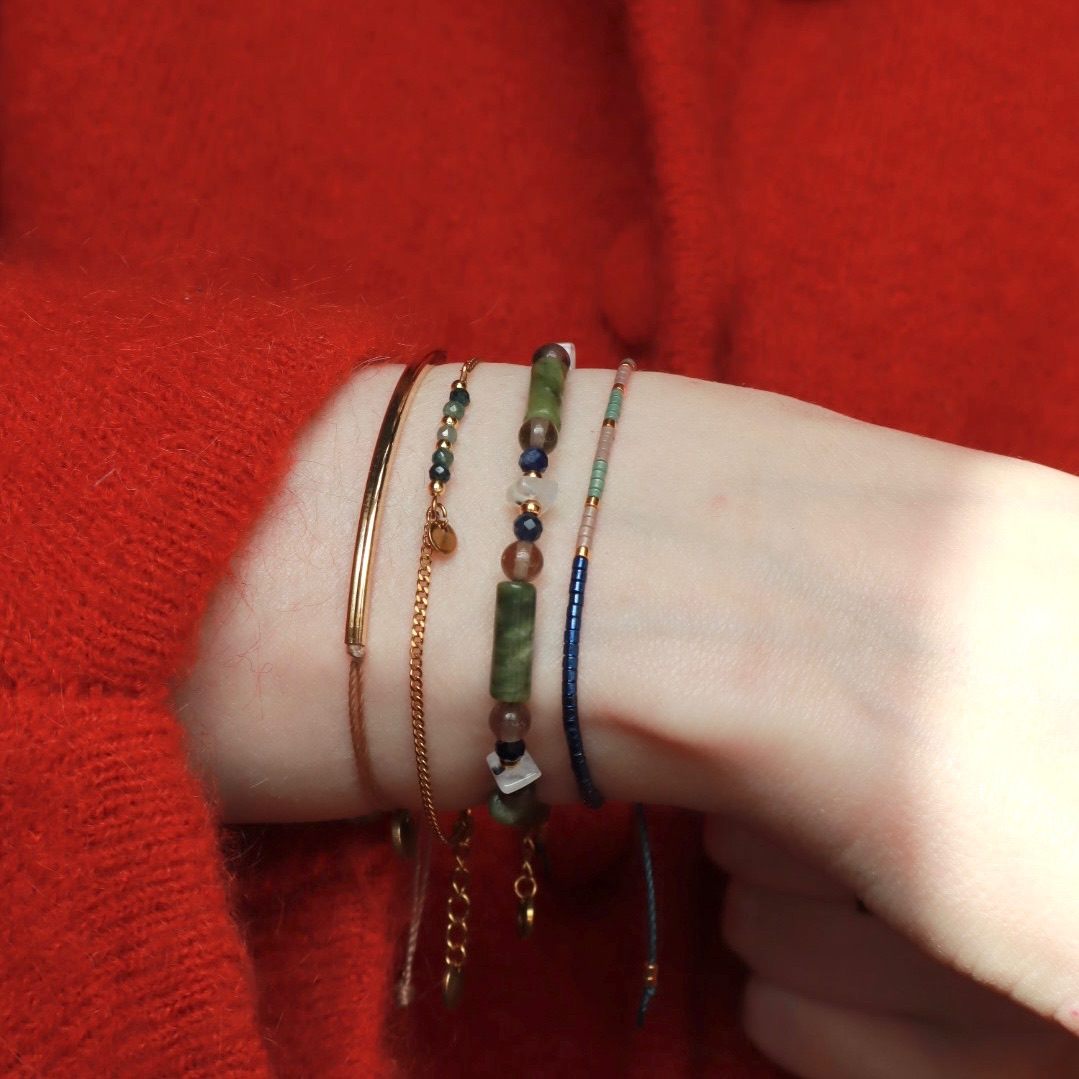 Armbandenset met Noi, Evy, Kae en Indra. Edelsteenarmbanden in groen en blauwe tinten.