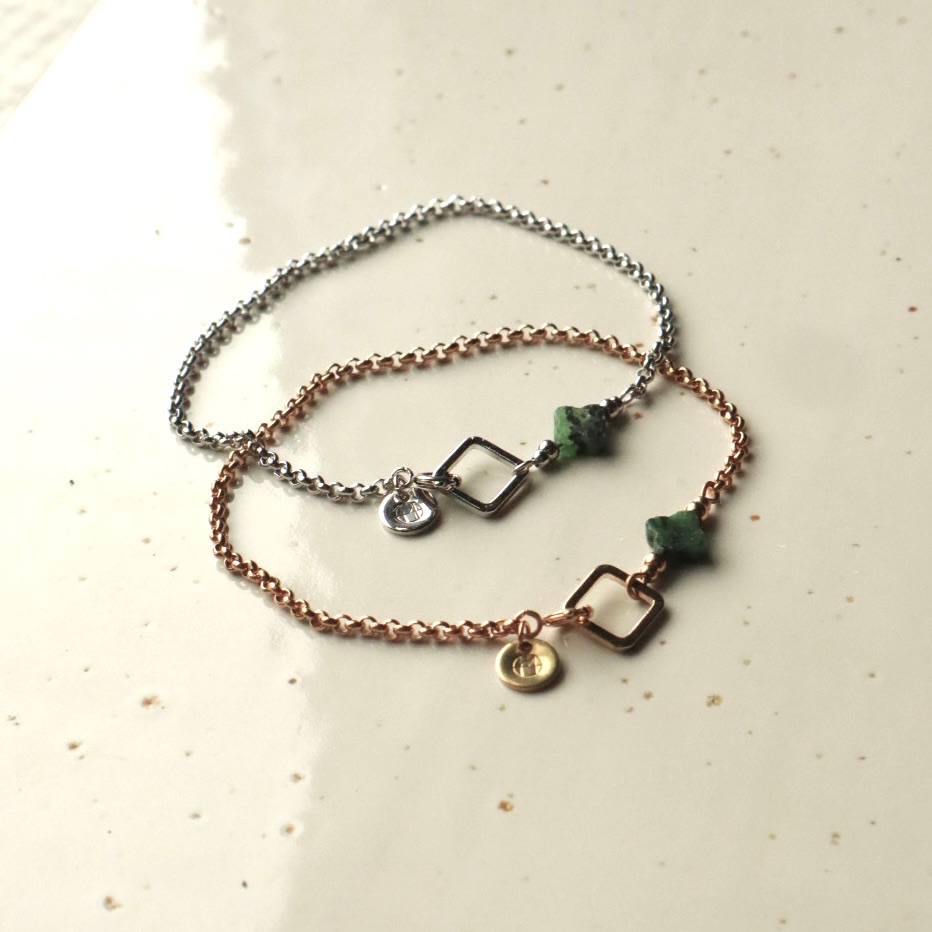 Jasseron schakelarmband met vierkant en klavertje vier van zoisiet