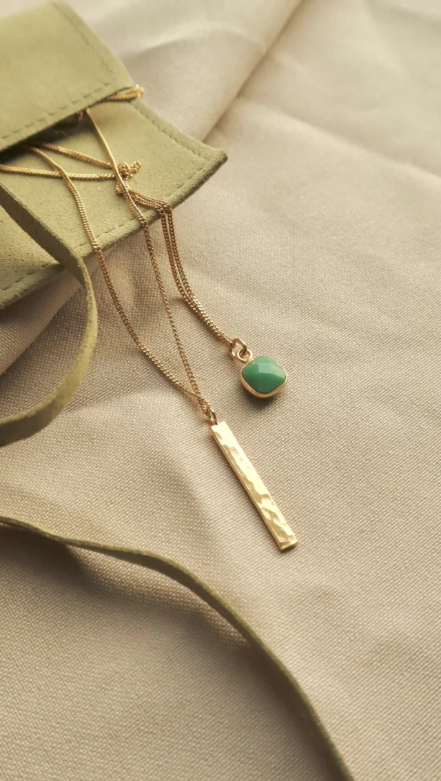 Gewoon even twee mooie kettingen samen.
Zali met groene chrysopraas & Roya met een gehamerd balkje.
De kettingen zijn van (goud vermeil) sterling zilver.
En worden jouw nieuwe lievelings!

Ook een herinnering dat er nog steeds eitjes in de shop verstopt zitten met een leuke korting en dat ze nog niet allemaal vergeven zijn 💚

Heb nog een fijne avond 😘

»«

•
• 
#puurmarbles #edelsteenkettingen #goudenketting #parelketting #kralenketting #moederliefde #ondernemendevrouwen #bruiloftplannen #kleineondernemers #marblesbymg #liefdevoorjezelf  #sieradenshop #subtielesieraden #handgemaaktinnederland
