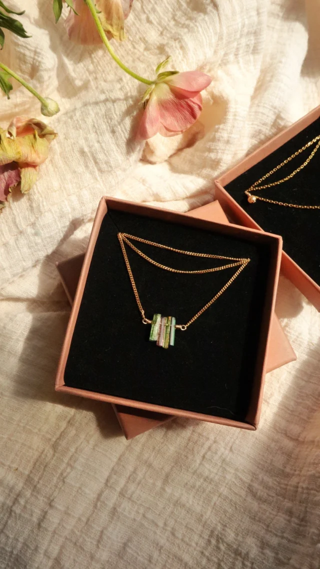 Pak met mij een hele mooie bestelling in.
Wat matcht het allemaal goed met elkaar hè?
Alles is los heel goed te dragen maar samen past het ook perfect!

Je ziet:
» The emery necklace.
» The aspen necklace.
» The gwen earrings.
» The evi earrings.
» The evi bracelet.
» The lucine bracelet, in een verrassingskleurtje!

Wat is jouw favoriet uit deze selectie?

»«

•
•
#sieradenset #goldfilledsieraden #oorsieraden #persoonlijkesieraden #moederschap #vriendinnen #ambitieuzemeisjes #moederhart #nomadgirls #marblesbymg #sieradenwinkel #summerlooks  #jewelryartist #mymarblesmoment