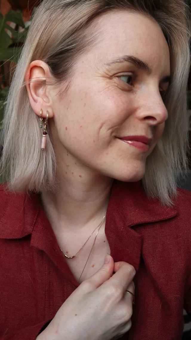 Verse tips om oorbellen in te doen!
Welke ga jij uitproberen?
Of allebei?

»«

•
•
#edelsteenoorbellen #pareloorbellen #sterlingzilver #moederendochter #vrouwelijkeondernemers #bruiloftinspiratie #marblesbymg #sieradenmeteenverhaal #minimalistischesieraden #sieradenmerk